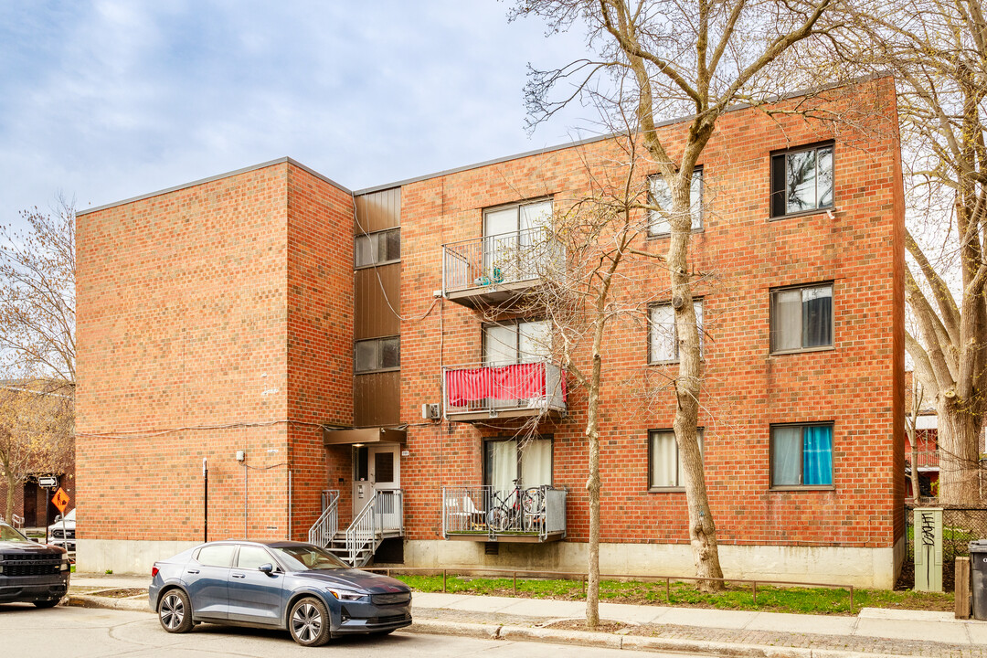 1100 Soulanges St in Montréal, QC - Building Photo