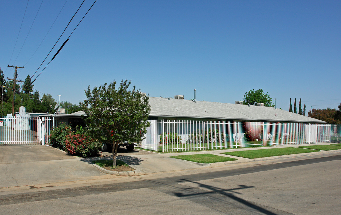 1343 N Mariposa St in Fresno, CA - Foto de edificio