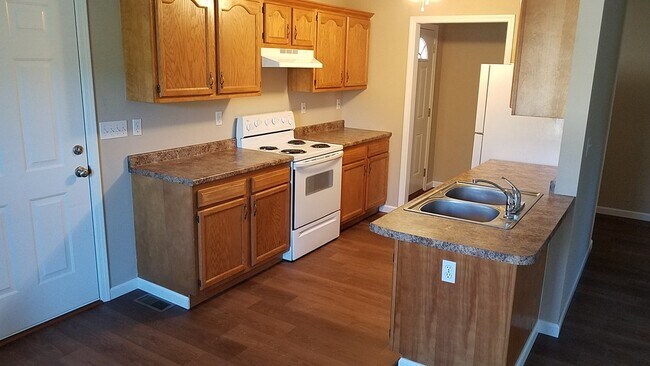 523 Stoney Mountain Rd in Hendersonville, NC - Building Photo - Building Photo