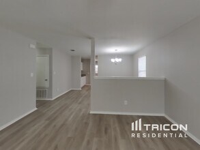 1806 Marbach Woods in San Antonio, TX - Building Photo - Building Photo