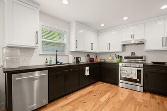 806 Philco Dr in Austin, TX - Building Photo - Building Photo