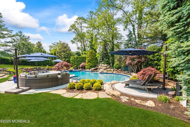 25 Muncy Dr in West Long Branch, NJ - Building Photo - Building Photo