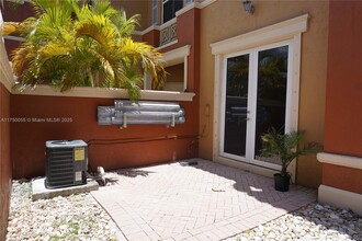 11438 NW 62nd Terrace in Miami, FL - Foto de edificio - Building Photo