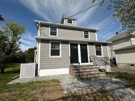 1 Alvin St in Glen Cove, NY - Building Photo