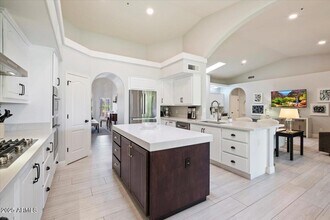 9458 E Desert Cove Ave in Scottsdale, AZ - Foto de edificio - Building Photo