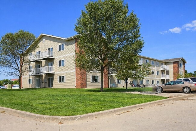 SOUTHERN HILLS in Oskaloosa, IA - Building Photo - Building Photo