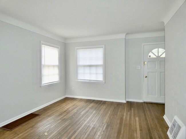 2211 W Sylvania Ave