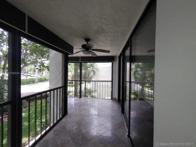 16500 Golf Club Rd-Unit -210 in Weston, FL - Building Photo - Building Photo