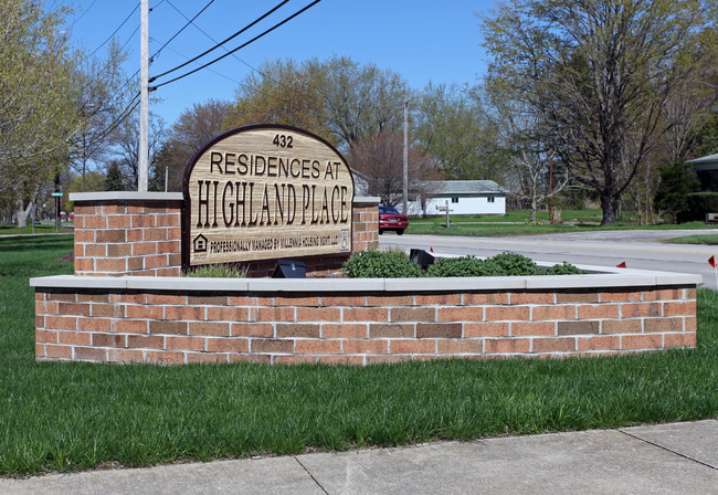 Highland Place Apartments in Conneaut, OH - Building Photo - Building Photo