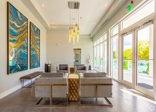 Columbus on Fifth in Miami, FL - Foto de edificio - Interior Photo