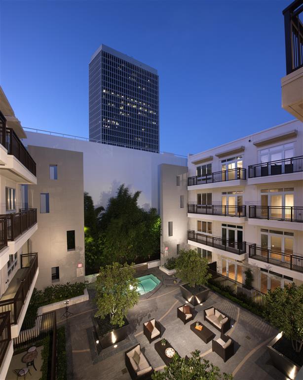 mResidences Miracle Mile in Los Angeles, CA - Building Photo - Building Photo