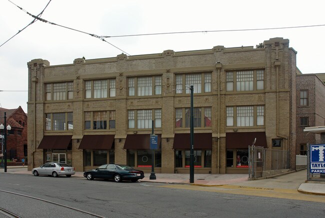 1000 Saint Charles Ave in New Orleans, LA - Building Photo - Building Photo