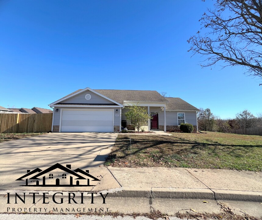 101 Pioneer Ct in Waynesville, MO - Building Photo