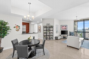 701 S Olive Ave in West Palm Beach, FL - Building Photo