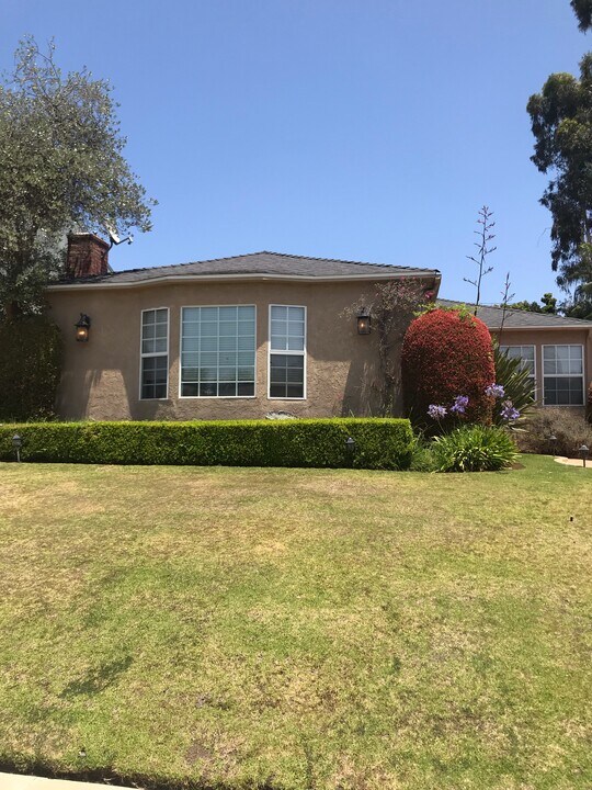1568 Midvale Ave in Los Angeles, CA - Building Photo