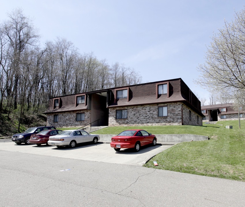 Deerfield Court Apartments in Lancaster, OH - Building Photo