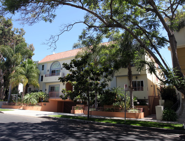 1726 Stoner Ave in Los Angeles, CA - Foto de edificio - Building Photo