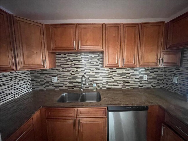 2029 NW 46th Ave in Lauderhill, FL - Building Photo - Building Photo