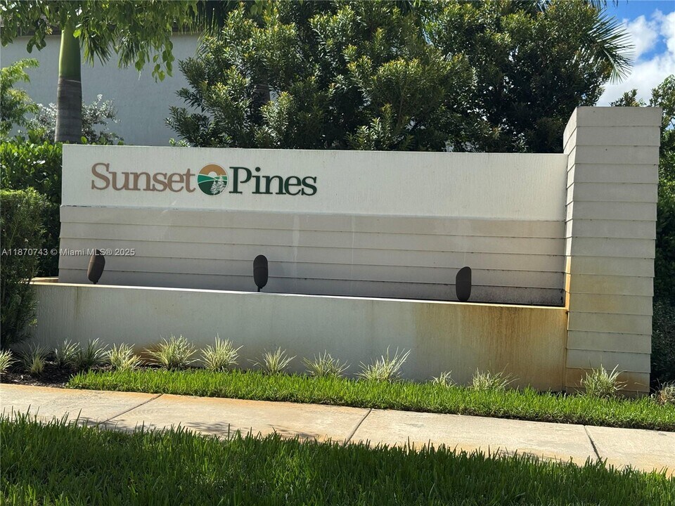 267 SW 159th Dr in Pembroke Pines, FL - Building Photo