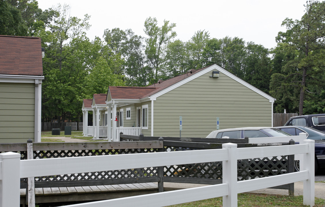 Great Oak Apartments in Newport News, VA - Building Photo