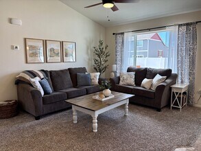 916 Greenbrook Dr in Windsor, CO - Foto de edificio - Building Photo