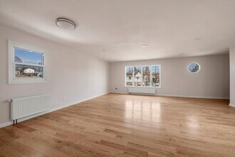 22244 41st Rd, Unit 2 Floor in Bayside, NY - Building Photo - Building Photo