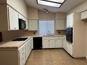 1340 W Jean Ave in Porterville, CA - Building Photo - Building Photo