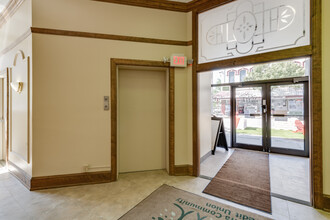 100-102 E Broadway St in Mt. Pleasant, MI - Building Photo - Interior Photo