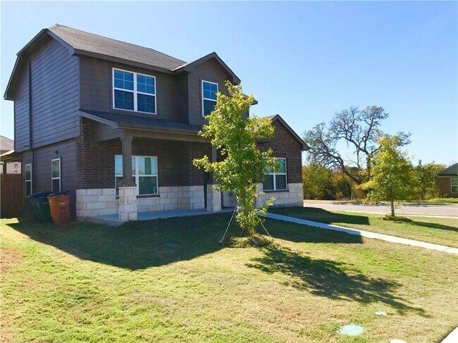 6501 Kauai Ln in Austin, TX - Foto de edificio - Building Photo