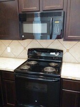 149 Creekside Villa Dr in Kyle, TX - Foto de edificio - Building Photo