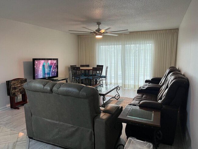117 Lehane Ter, Unit 210 in North Palm Beach, FL - Building Photo - Building Photo