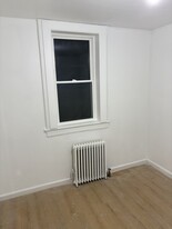 14 Emerson Pl, Unit second floor in Valley Stream, NY - Building Photo