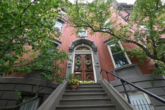 486 Columbus Ave, Unit 2