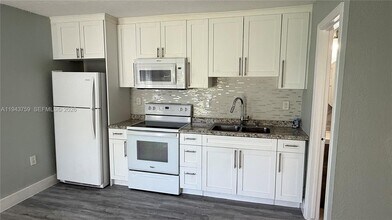 220 NW 12th St in Pompano Beach, FL - Building Photo - Building Photo