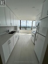 7601 Bathurst St in Vaughan, ON - Building Photo - Building Photo