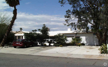 240-272 W Via Olivera in Palm Springs, CA - Building Photo - Building Photo