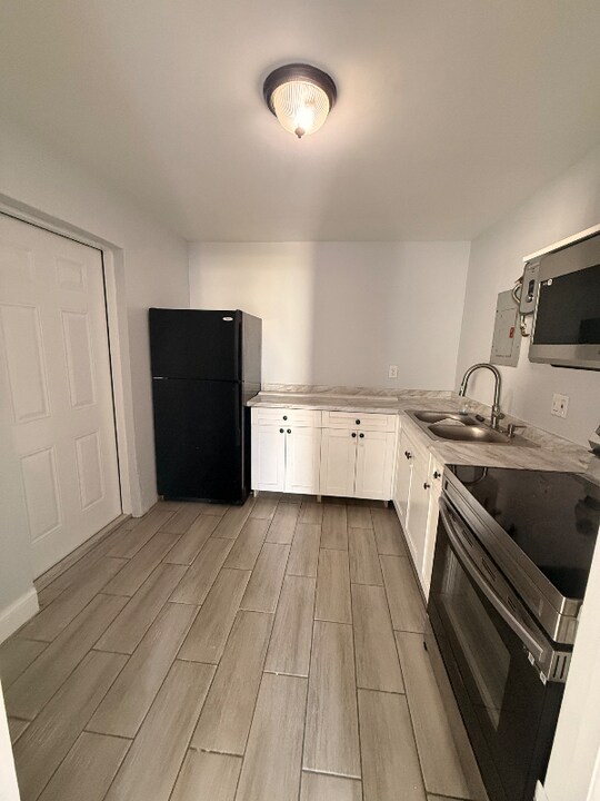 826 Avenida Hermosa in West Palm Beach, FL - Building Photo