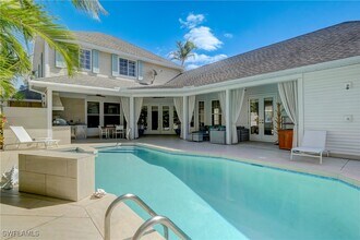 687 9th Ave S in Naples, FL - Building Photo - Building Photo