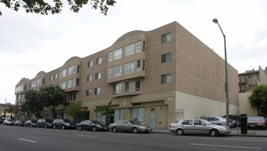 Phoenix Plaza in Oakland, CA - Building Photo - Building Photo