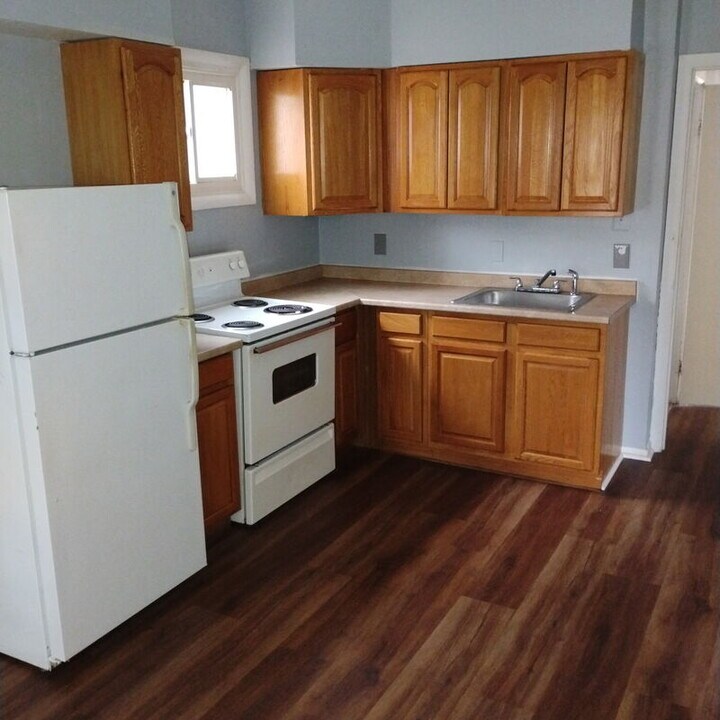 9 Western Ave in Albany, NY - Building Photo