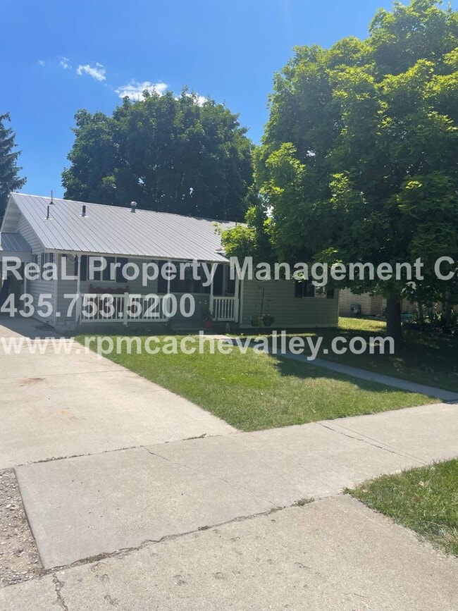 property at 165 W Oneida St