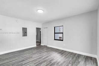 130 SW 31st Ct in Miami, FL - Building Photo - Building Photo