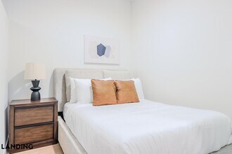 2623 Keene St, Unit 521 in Houston, TX - Building Photo - Building Photo