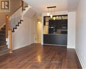 315 Village Green Square in Toronto, ON - Building Photo - Building Photo