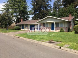 588-592 Cinderella Loop in Eugene, OR - Building Photo