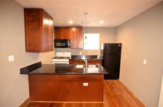 1210 Henry St photo'