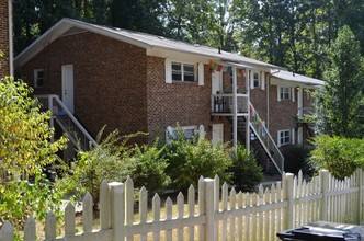 125-139 Johnson St in Chapel Hill, NC - Building Photo - Building Photo