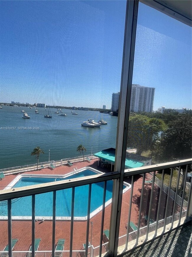 2910 Point E Dr in Aventura, FL - Building Photo - Building Photo