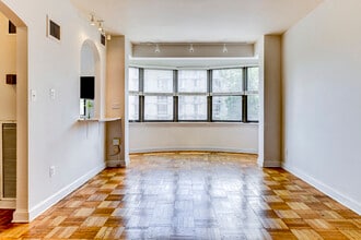2515 K St NW, Unit 604 in Washington, DC - Building Photo - Building Photo