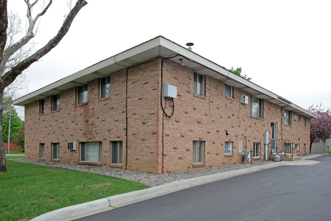 609 Market St S in Shakopee, MN - Foto de edificio - Building Photo